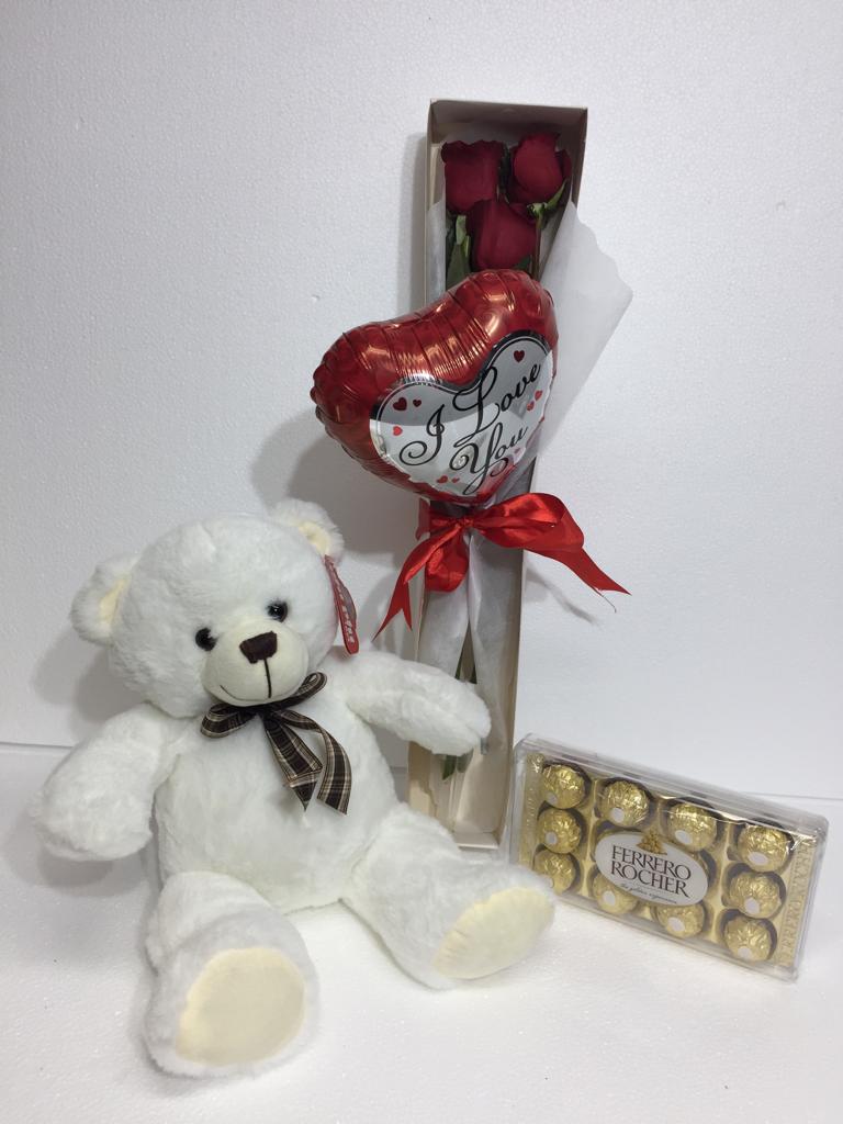 Caja con 3 Rosas ms Bombones Ferrero Rocher de 150 Grs, Peluche de 30 cm y Globito